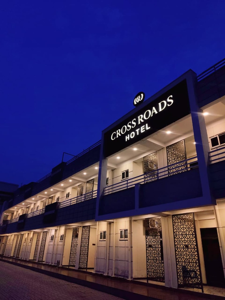 Crossroads Hotel Exterior & Pool